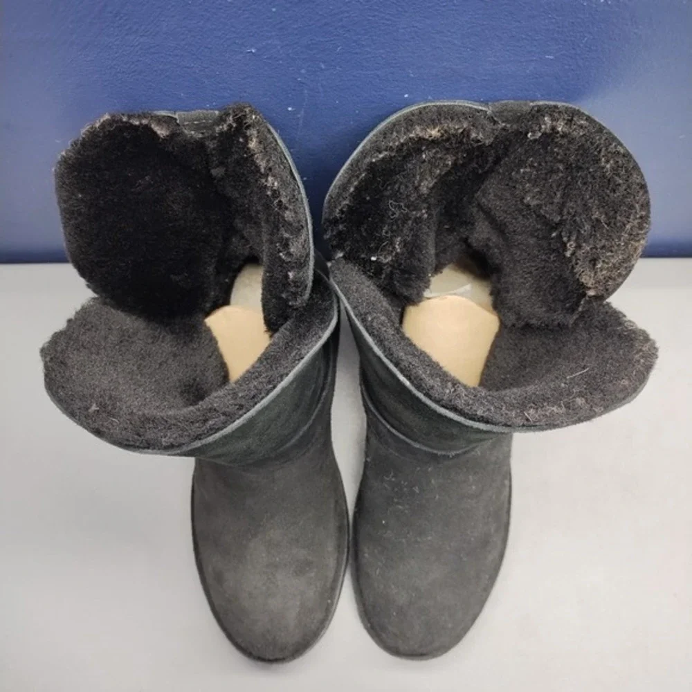 UGG Syden Winter Boots Womens US Size 7 Black Suede Buckle Strap Slip On 1120702
